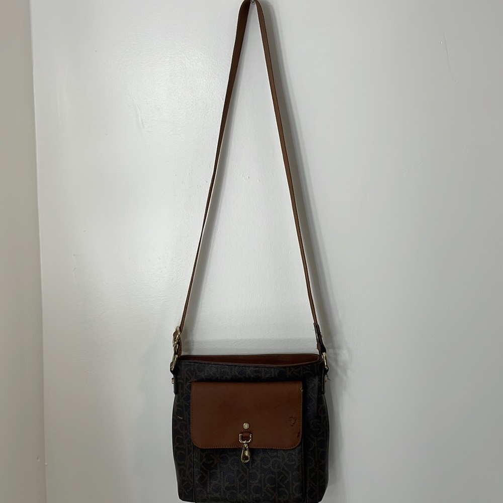 Has minor rip on front however still sturdy and in good condition.